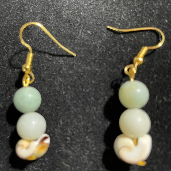 Brand new handmade beaded gold colored earrings. - Picture 2 of 2